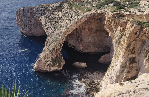 Private Prehistoric Temples and Blue Grotto Tour in Malta