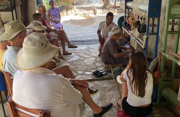 Carpet Weaving Art Lessons & Experience