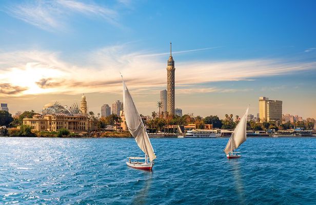 Full Day Tour of the Pyramids & Sphinx With Tickets from Hurghada