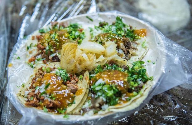 All Included Foodie Tour: Tacos & Cocktails at the Best Bars