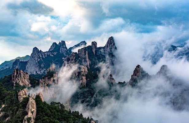 Mount Seorak and Naksansa Temple One Day Tour from Seoul