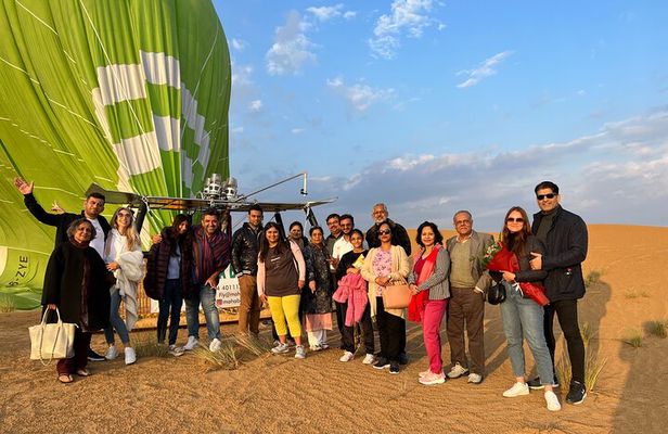 Dubai: Sunrise Hot Air Balloon Tour including Pick n Drop