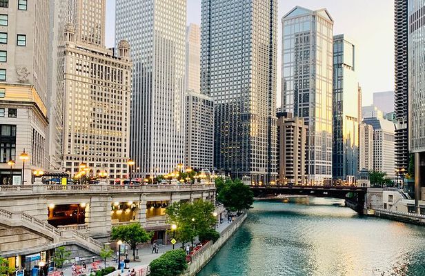 Chicago River Architecture Walking Tour