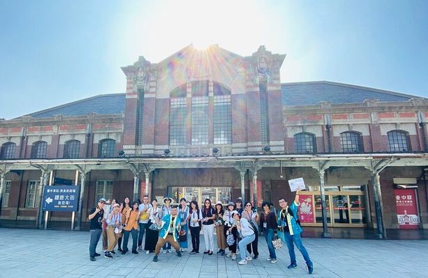 Guided Historical Tour in Taichung with Suncake DIY Experience