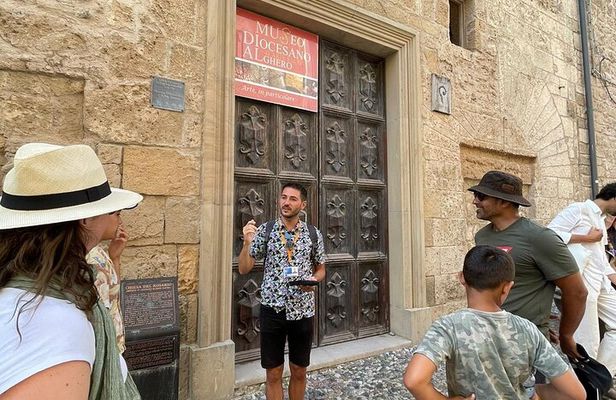 Alghero: walking tour with bilingual local guide