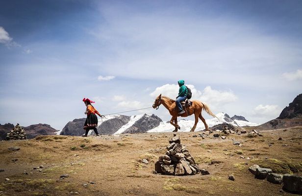 Discover the Rainbow Mountain on horseback + meals - Private