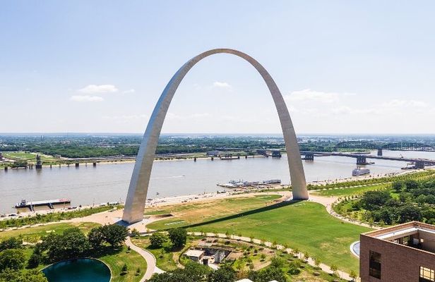 St. Louis Arch and River Cruise Small Group Walking Tour