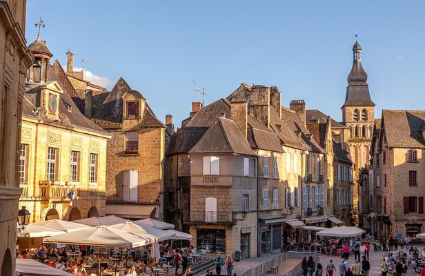 Sarlat Gourmet Tour and Market Visit
