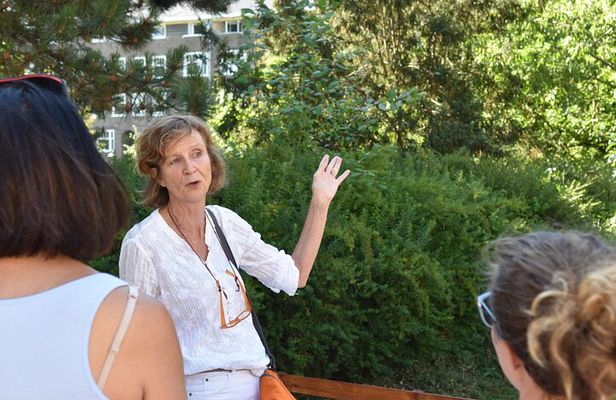Anne Frank Story and Neighborhood Small-Group Walking Tour