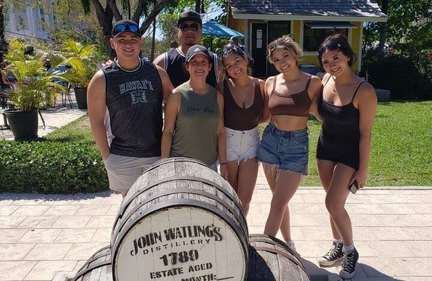 Nassau's Half Day Bus City Tour: Guided Tour with Free Samples