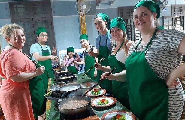 Vegetarian Cooking Class and Basket Boat Activity