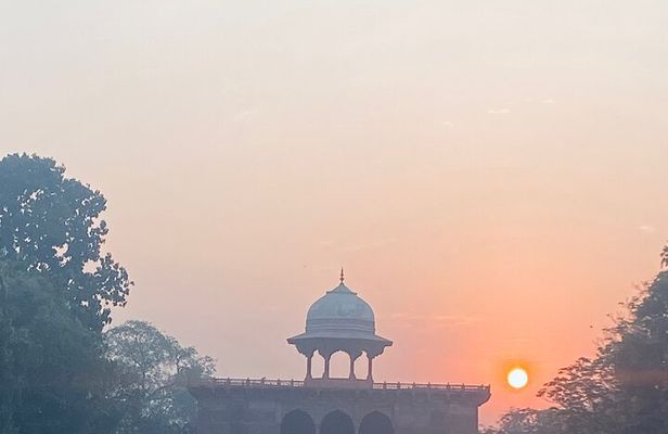 Myth Busting Tour of History in Taj Mahal
