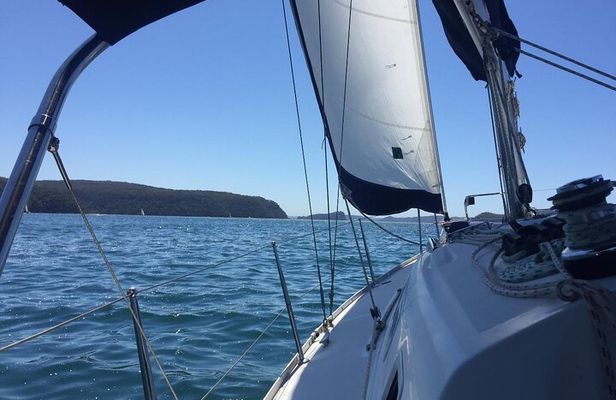 2 1/2 Hr Private Skippered Yacht Charter and Platter on Pittwater