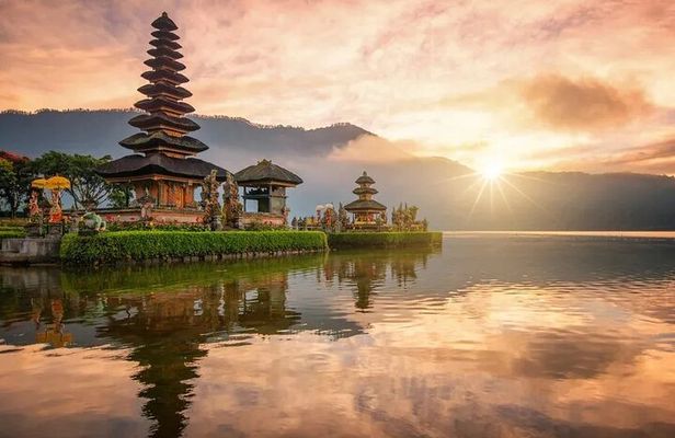 Full Day Tour: Tanah Lot, UNESCO Rice Terrace and Water Temple