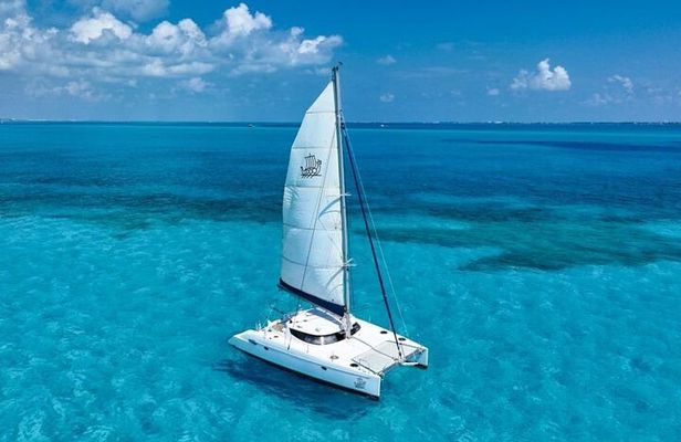 Catamaran sailing Tour to Isla Mujeres all inclusive