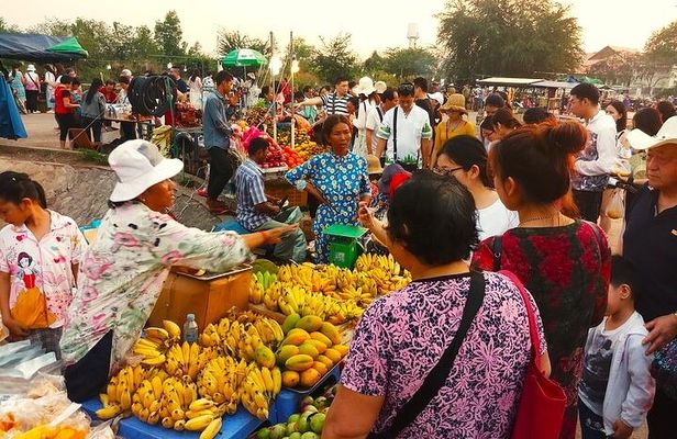 Siem Reap Street Foods Tour by Tuk Tuk with Personal Guide
