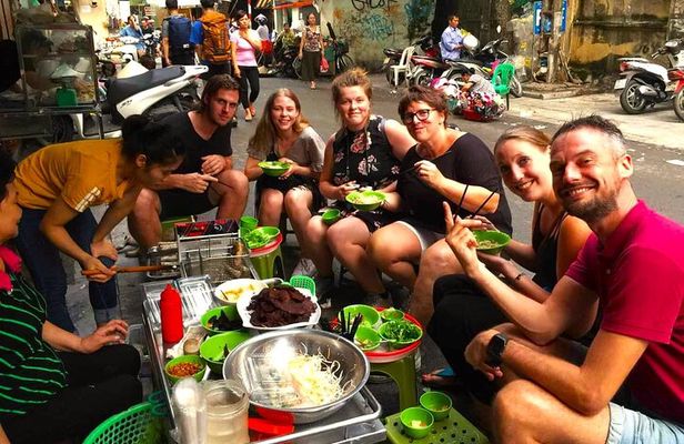 Siem Reap Street Foods Tour by Tuk Tuk with Personal Guide