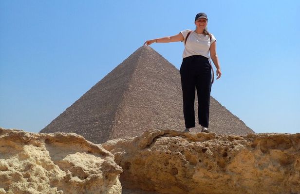 Private Tour Giza Pyramids Sphinx Sakkara and Memphis