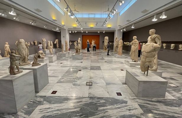 Private Full-Day Adventure: Knossos, Museum & Melidoni Cave