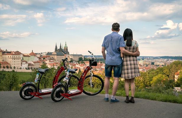 3 Hours Magnificent Tour by E-scooter Hugobike