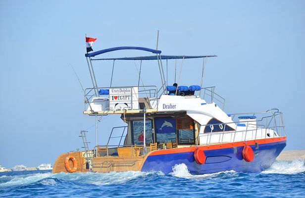 Private Boat Trip Up to 8 Pax with Lunch & Transfer from Hurghada