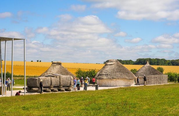 Stonehenge and Bath Guided Day Tour from London