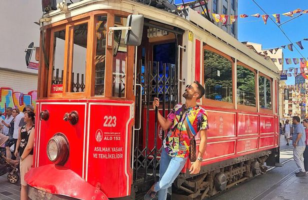Istanbul Taksim, Istiklal, Galata Tower and Dolmabahçe Tour