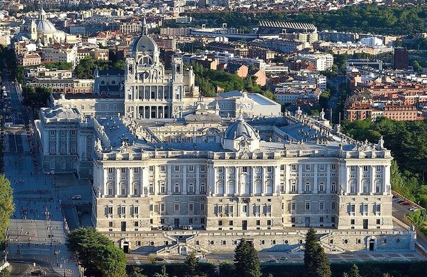 La Latina to Madrid Guided Tour with Breakfast