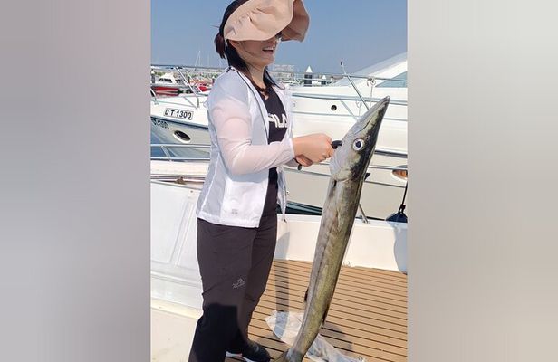 Dubai Deep Sea Fishing 4 hours + BBQ of Catch