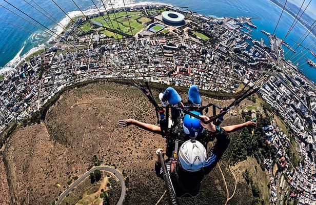 Tandem Paragliding in Cape Town with views of Table Mountain
