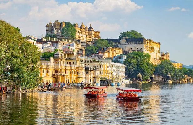 Private Day Trip to Kumbhalgarh Fort and Ranakpur from Udaipur