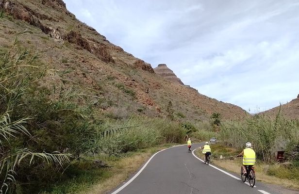 e-Bike Mountain Tour inside a Natural Park+option Tapas in a Cave