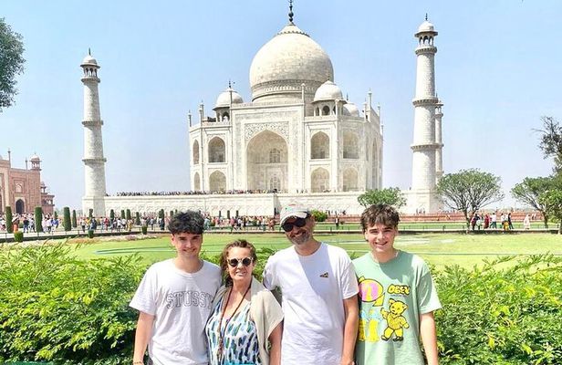 Taj Mahal Tour From Delhi with Lunch-skip the line-All Inclusive