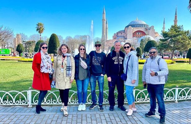 Istanbul Mosques Walking Tour: Hagia Sophia and Blue Mosque