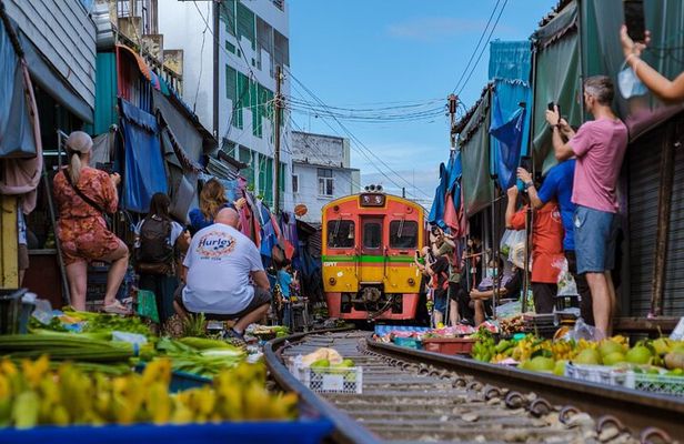 Damnoen Saduak Floating Market and Maeklong Railway Market Tour
