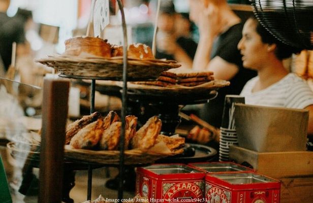 Old Montreal: Private History Walking Tour with Tastings