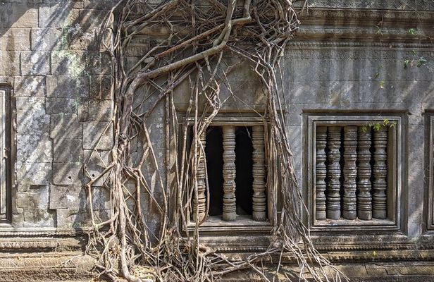 Banteay Srei, Kbal Spean & Beng Mealea Tour with Airport Transfer