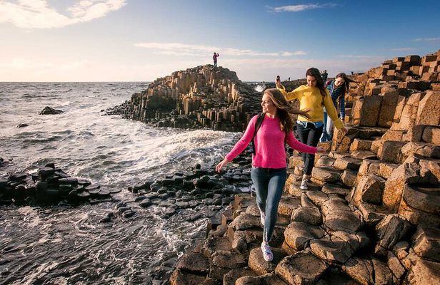 Giant's Causeway Tour from Belfast - Luxury Bus + Castles Tour