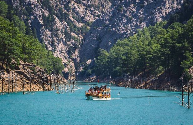 Full-Day to Explore Side by Cabrio Bus with Green Lake Boat Tour