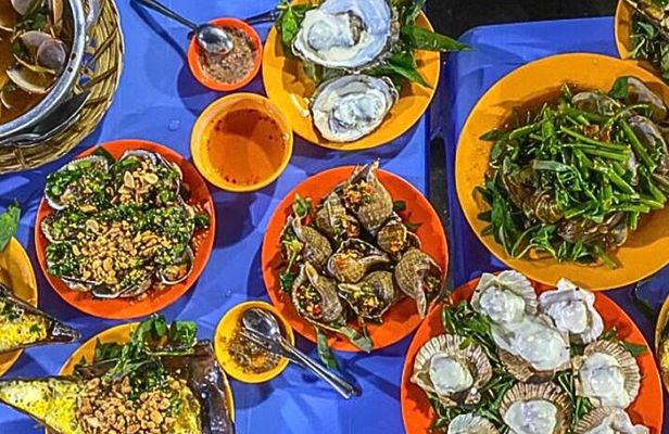 Saigon Foodie Night - Motorbike Tour