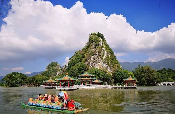 Private Day Tour to Seven Star Crag Natural Wonder from Guangzhou