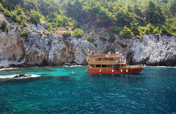 Alanya Coastal Relaxing Boat Trip with Lunch and Drinks