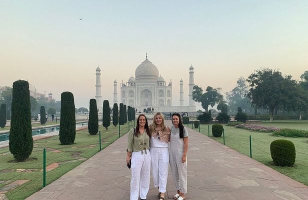 All Inclusive Taj Mahal Day Tour from Delhi by Superfast Train