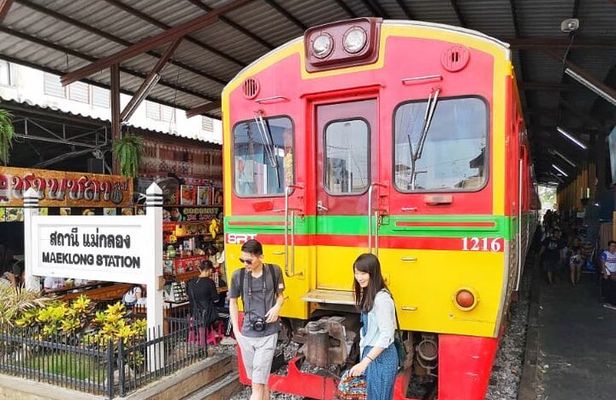 Private Damnoen Saduak and Maeklong Railway Market Tour(min 2pax)
