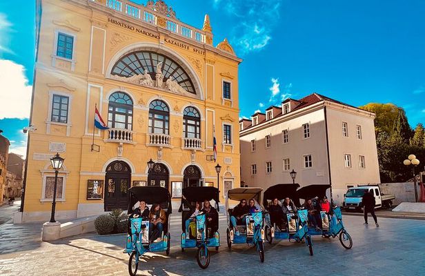 Split Tour in Private Electric Rickshaw