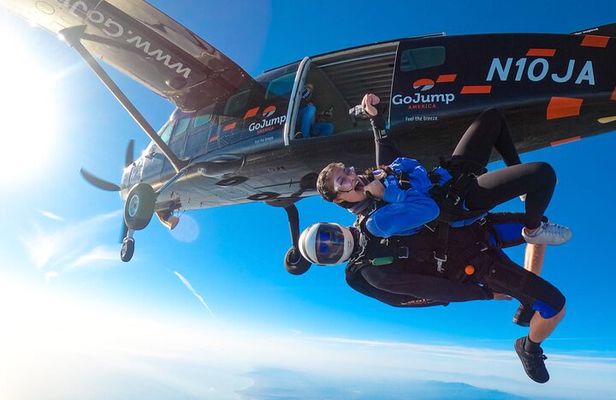 Tandem Skydiving with GoJump in Hawaii