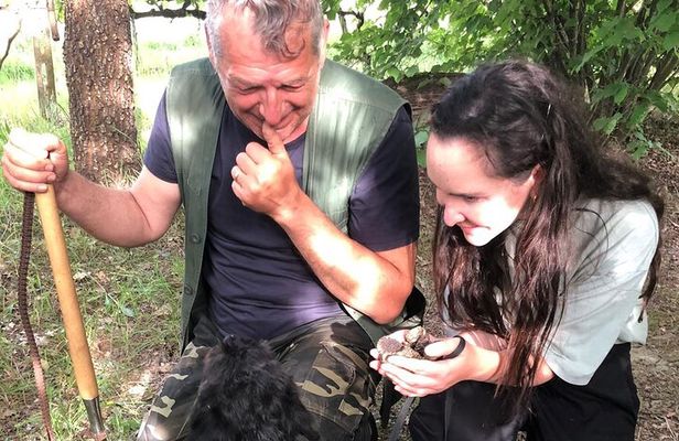 5 Hours Activities - Truffle Hunting with tasting in San Miniato