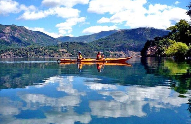 Kayaking in Machonico Lakes on the Siete Lagos Trail