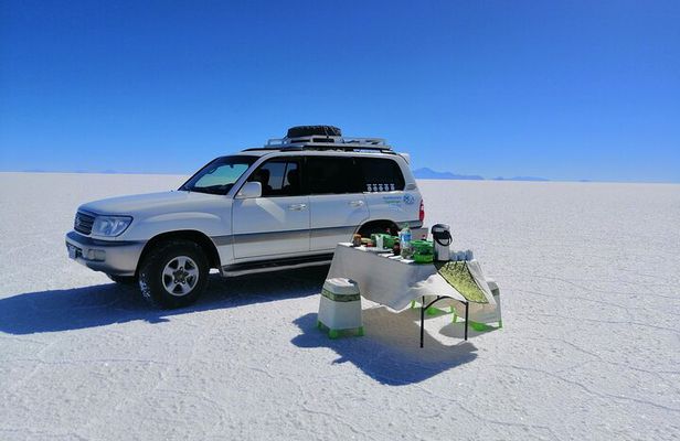 La Paz: Uyuni Salt Flats Tour by Bus