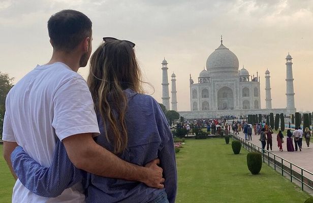 Taj Mahal Day Tour from Delhi by Superfast Train - All Inclusive